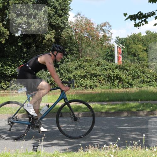 10.08.2025 - GEWOBA Citytriathlon Bremen Yannick Fuchs http://msf.ph/oto/8568952 10.08.2025 13:05:21 Radfahren 587, 622, 641, 659, 884, 916, 928, 943, 958 meine-sportfotos.de