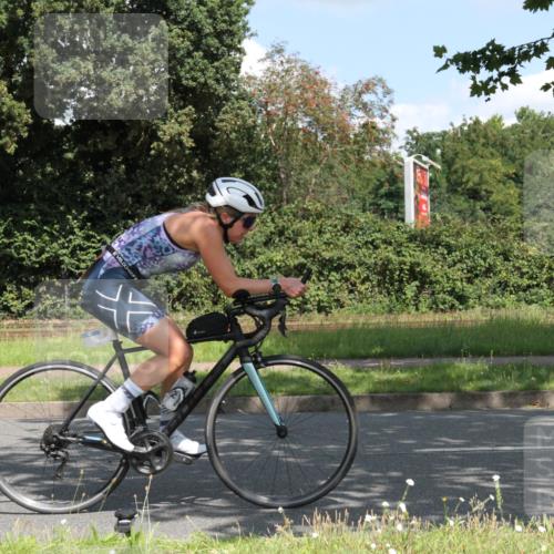 10.08.2025 - GEWOBA Citytriathlon Bremen Yannick Fuchs http://msf.ph/oto/8568953 10.08.2025 13:05:25 Radfahren 587, 622, 627, 641, 659, 809, 876, 884, 897, 916, 928, 943, 958 meine-sportfotos.de
