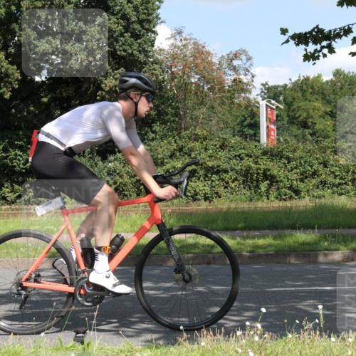 10.08.2025 - GEWOBA Citytriathlon Bremen Yannick Fuchs http://msf.ph/oto/8568954 10.08.2025 13:05:28 Radfahren 587, 615, 622, 627, 641, 659, 809, 876, 897, 943, 958 meine-sportfotos.de