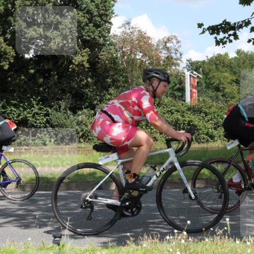 10.08.2025 - GEWOBA Citytriathlon Bremen Yannick Fuchs http://msf.ph/oto/8568996 10.08.2025 13:06:13 Radfahren 682, 741, 918, 948, 962, 1026 meine-sportfotos.de