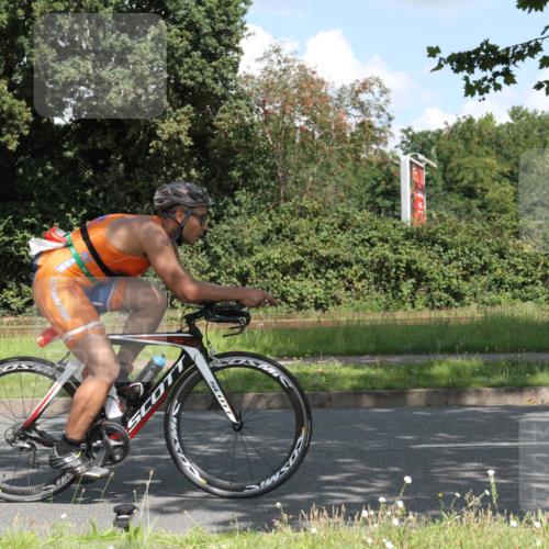 10.08.2025 - GEWOBA Citytriathlon Bremen Yannick Fuchs http://msf.ph/oto/8569008 10.08.2025 13:06:29 Radfahren 621, 655, 732, 788, 840, 856, 927, 1026 meine-sportfotos.de