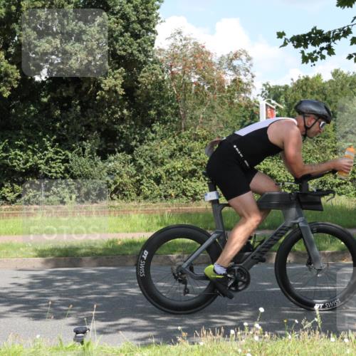 10.08.2025 - GEWOBA Citytriathlon Bremen Yannick Fuchs http://msf.ph/oto/8569022 10.08.2025 13:06:48 Radfahren 638, 679, 699, 732, 867, 914, 927 meine-sportfotos.de