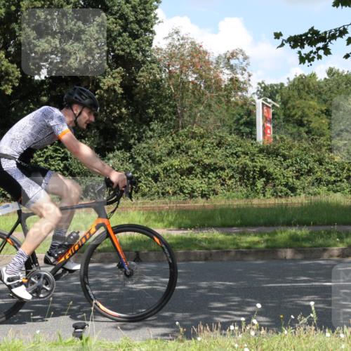 10.08.2025 - GEWOBA Citytriathlon Bremen Yannick Fuchs http://msf.ph/oto/8569029 10.08.2025 13:06:55 Radfahren 638, 679, 699, 867, 914 meine-sportfotos.de