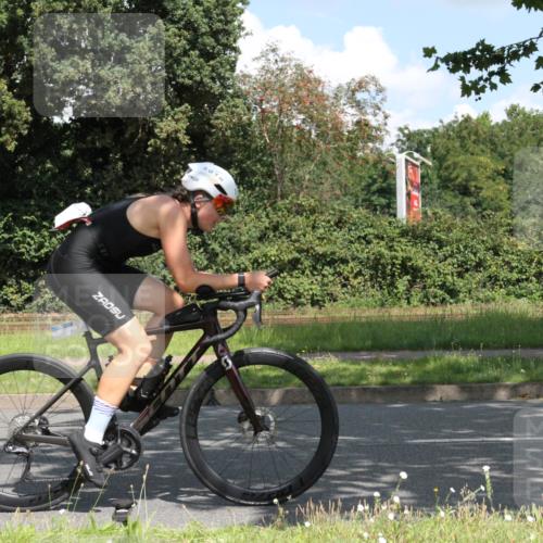 10.08.2025 - GEWOBA Citytriathlon Bremen Yannick Fuchs http://msf.ph/oto/8569033 10.08.2025 13:06:59 Radfahren 638, 649, 679, 724, 867, 914 meine-sportfotos.de