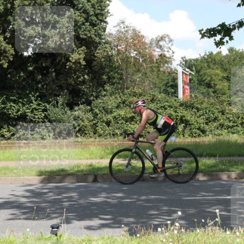 10.08.2025 - GEWOBA Citytriathlon Bremen Yannick Fuchs http://msf.ph/oto/8569057 10.08.2025 13:07:25 Radfahren 648, 656, 717, 806, 820, 873, 888, 903, 950, 959 meine-sportfotos.de