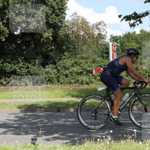 10.08.2025 - GEWOBA Citytriathlon Bremen Yannick Fuchs http://msf.ph/oto/8569060 10.08.2025 13:07:28 Radfahren 648, 656, 717, 873, 888, 950, 959 meine-sportfotos.de