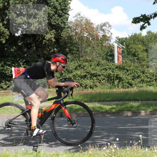 10.08.2025 - GEWOBA Citytriathlon Bremen Yannick Fuchs http://msf.ph/oto/8569061 10.08.2025 13:07:31 Radfahren 648, 656, 873, 950, 959 meine-sportfotos.de