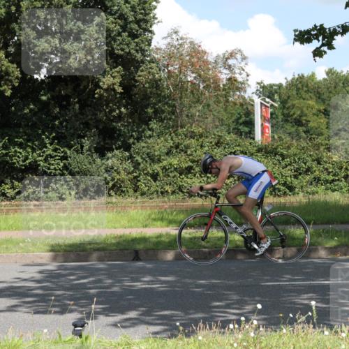 10.08.2025 - GEWOBA Citytriathlon Bremen Yannick Fuchs http://msf.ph/oto/8569062 10.08.2025 13:07:32 Radfahren 648, 656, 873, 950, 959 meine-sportfotos.de