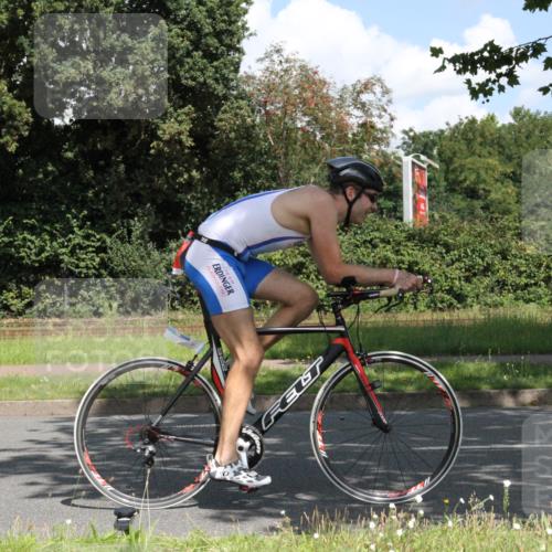 10.08.2025 - GEWOBA Citytriathlon Bremen Yannick Fuchs http://msf.ph/oto/8569110 10.08.2025 13:08:27 Radfahren 551, 552, 702, 768, 824, 836, 855, 859, 968, 980 meine-sportfotos.de