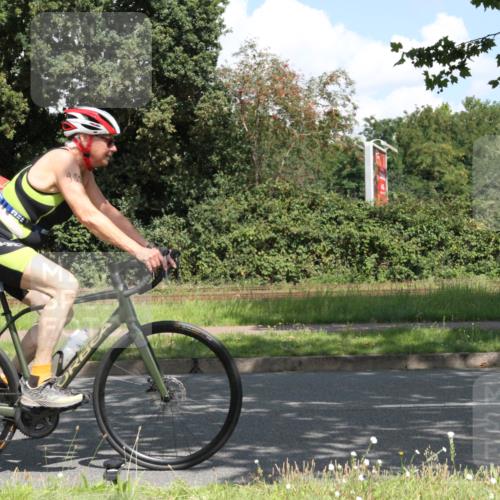 10.08.2025 - GEWOBA Citytriathlon Bremen Yannick Fuchs http://msf.ph/oto/8569111 10.08.2025 13:08:28 Radfahren 551, 552, 692, 702, 768, 824, 836, 855, 859, 968, 980 meine-sportfotos.de