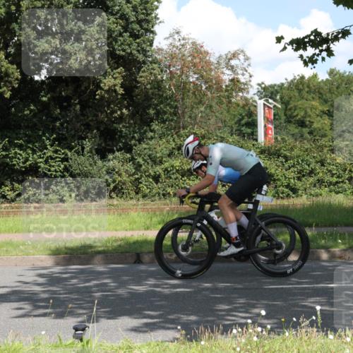 10.08.2025 - GEWOBA Citytriathlon Bremen Yannick Fuchs http://msf.ph/oto/8569114 10.08.2025 13:08:31 Radfahren 551, 552, 692, 702, 768, 824, 836, 855, 859, 968, 980 meine-sportfotos.de