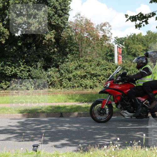 10.08.2025 - GEWOBA Citytriathlon Bremen Yannick Fuchs http://msf.ph/oto/8569121 10.08.2025 13:08:37 Radfahren 551, 552, 692, 702, 768, 824, 836, 855, 859, 968, 980, 1016 meine-sportfotos.de