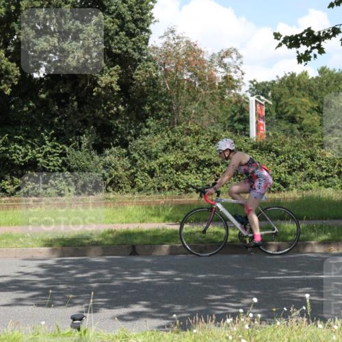 10.08.2025 - GEWOBA Citytriathlon Bremen Yannick Fuchs http://msf.ph/oto/8569125 10.08.2025 13:08:39 Radfahren 551, 552, 692, 702, 768, 824, 836, 855, 859, 912, 968, 1016 meine-sportfotos.de