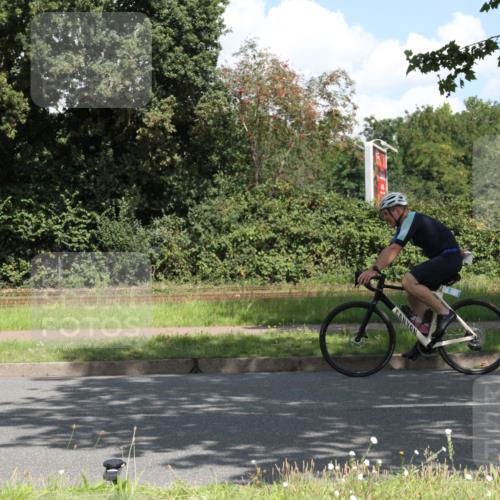 10.08.2025 - GEWOBA Citytriathlon Bremen Yannick Fuchs http://msf.ph/oto/8569129 10.08.2025 13:08:41 Radfahren 551, 552, 692, 702, 768, 824, 855, 859, 912, 968, 1016 meine-sportfotos.de