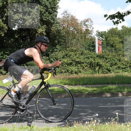 10.08.2025 - GEWOBA Citytriathlon Bremen Yannick Fuchs http://msf.ph/oto/8569140 10.08.2025 13:09:13 Radfahren 735, 822, 973, 977, 1006 meine-sportfotos.de