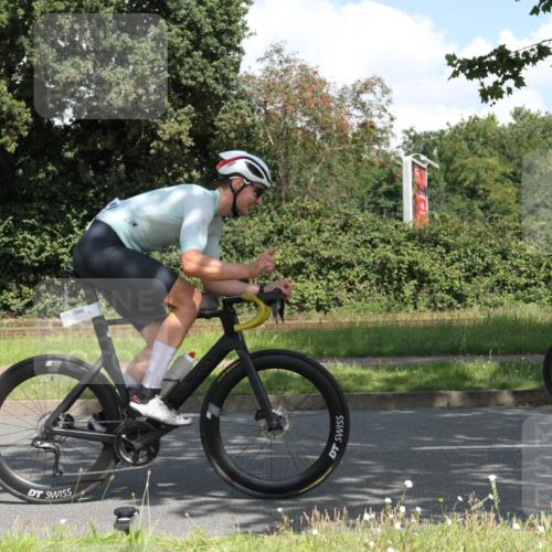 10.08.2025 - GEWOBA Citytriathlon Bremen Yannick Fuchs http://msf.ph/oto/8569141 10.08.2025 13:09:17 Radfahren 735, 822, 973, 977, 1006 meine-sportfotos.de