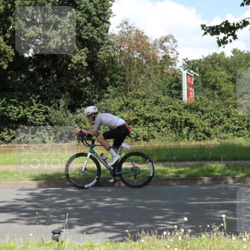 10.08.2025 - GEWOBA Citytriathlon Bremen Yannick Fuchs http://msf.ph/oto/8569142 10.08.2025 13:09:18 Radfahren 735, 973, 977, 1006 meine-sportfotos.de