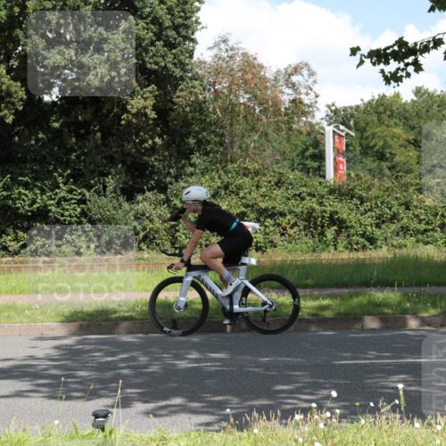 10.08.2025 - GEWOBA Citytriathlon Bremen Yannick Fuchs http://msf.ph/oto/8569143 10.08.2025 13:09:19 Radfahren 735, 973, 977, 1006 meine-sportfotos.de