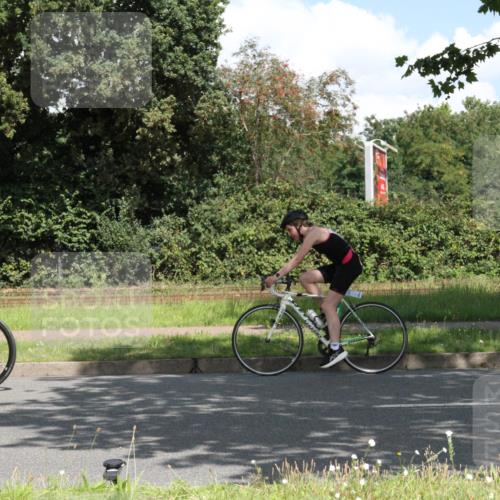 10.08.2025 - GEWOBA Citytriathlon Bremen Yannick Fuchs http://msf.ph/oto/8569145 10.08.2025 13:09:20 Radfahren 735, 973, 977, 1006 meine-sportfotos.de