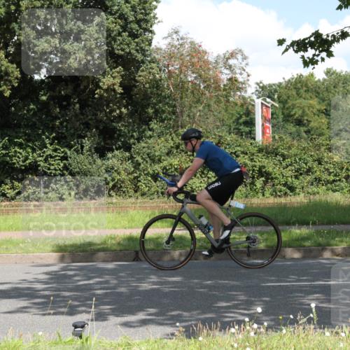 10.08.2025 - GEWOBA Citytriathlon Bremen Yannick Fuchs http://msf.ph/oto/8569146 10.08.2025 13:09:20 Radfahren 735, 973, 977, 1006 meine-sportfotos.de