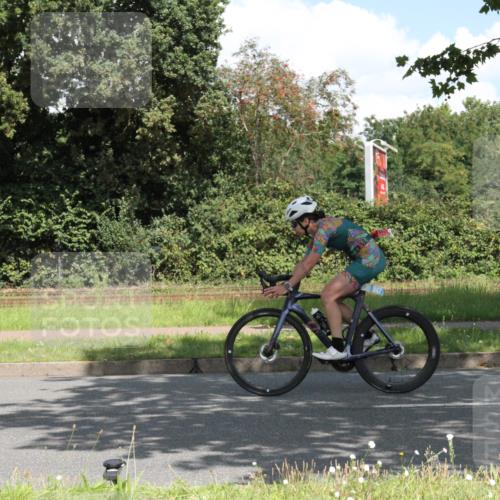 10.08.2025 - GEWOBA Citytriathlon Bremen Yannick Fuchs http://msf.ph/oto/8569147 10.08.2025 13:09:21 Radfahren 735, 973, 977, 1006 meine-sportfotos.de