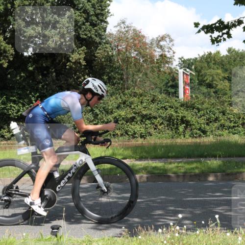10.08.2025 - GEWOBA Citytriathlon Bremen Yannick Fuchs http://msf.ph/oto/8569150 10.08.2025 13:09:23 Radfahren 735, 973, 977, 1006 meine-sportfotos.de