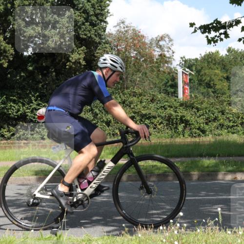 10.08.2025 - GEWOBA Citytriathlon Bremen Yannick Fuchs http://msf.ph/oto/8569152 10.08.2025 13:09:40 Radfahren 681, 770, 942 meine-sportfotos.de