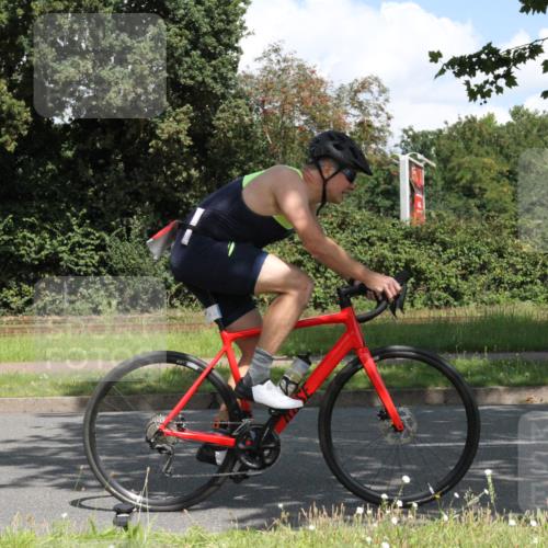 10.08.2025 - GEWOBA Citytriathlon Bremen Yannick Fuchs http://msf.ph/oto/8569158 10.08.2025 13:09:50 Radfahren 681, 770, 942 meine-sportfotos.de
