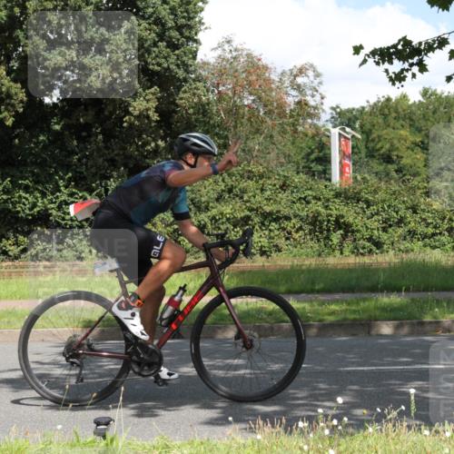 10.08.2025 - GEWOBA Citytriathlon Bremen Yannick Fuchs http://msf.ph/oto/8569170 10.08.2025 13:10:40 Radfahren 722, 833, 834, 858, 872, 891, 935, 956, 1031 meine-sportfotos.de