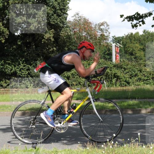 10.08.2025 - GEWOBA Citytriathlon Bremen Yannick Fuchs http://msf.ph/oto/8569171 10.08.2025 13:10:41 Radfahren 722, 833, 834, 858, 872, 891, 935, 956, 1031 meine-sportfotos.de