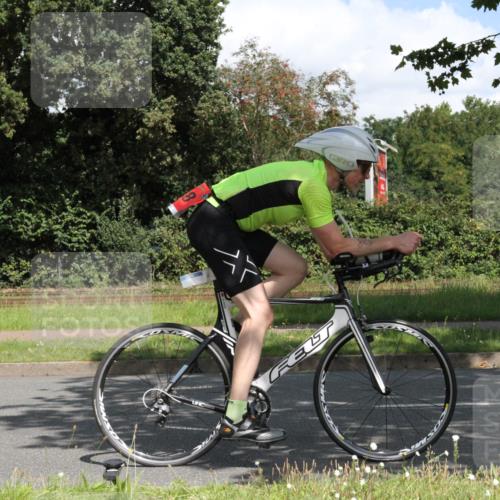 10.08.2025 - GEWOBA Citytriathlon Bremen Yannick Fuchs http://msf.ph/oto/8569173 10.08.2025 13:10:52 Radfahren 834, 858, 935, 1031 meine-sportfotos.de