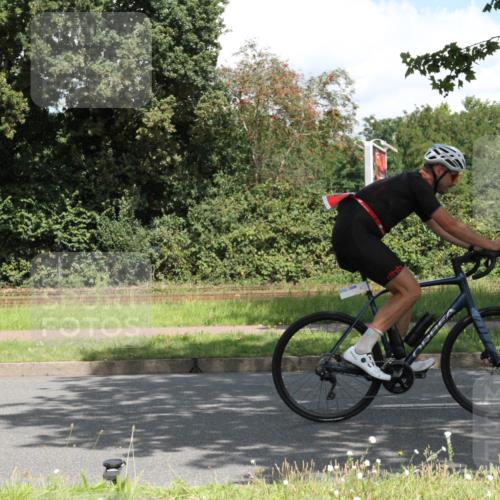 10.08.2025 - GEWOBA Citytriathlon Bremen Yannick Fuchs http://msf.ph/oto/8569176 10.08.2025 13:11:17 Radfahren 593, 664, 686, 688, 708, 738, 759, 915 meine-sportfotos.de