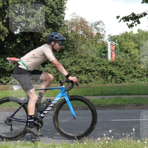 10.08.2025 - GEWOBA Citytriathlon Bremen Yannick Fuchs http://msf.ph/oto/8569182 10.08.2025 13:11:22 Radfahren 593, 604, 664, 686, 688, 708, 759, 915 meine-sportfotos.de