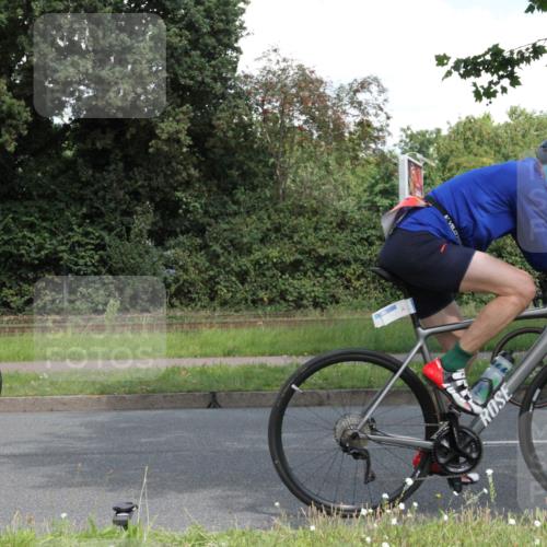 10.08.2025 - GEWOBA Citytriathlon Bremen Yannick Fuchs http://msf.ph/oto/8569202 10.08.2025 13:11:43 Radfahren 604, 635, 667, 750, 894, 933, 937, 966, 1017, 1032 meine-sportfotos.de