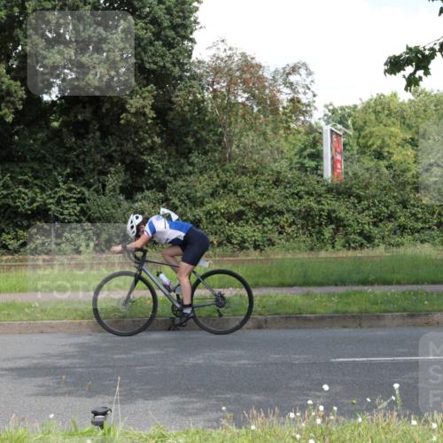 10.08.2025 - GEWOBA Citytriathlon Bremen Yannick Fuchs http://msf.ph/oto/8569206 10.08.2025 13:11:47 Radfahren 604, 635, 667, 750, 894, 933, 937, 966, 1017, 1032 meine-sportfotos.de