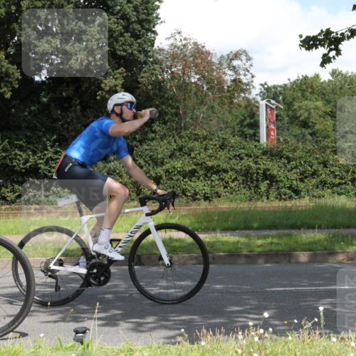 10.08.2025 - GEWOBA Citytriathlon Bremen Yannick Fuchs http://msf.ph/oto/8569209 10.08.2025 13:11:51 Radfahren 635, 667, 750, 894, 933, 937, 966, 1017, 1032 meine-sportfotos.de