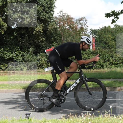 10.08.2025 - GEWOBA Citytriathlon Bremen Yannick Fuchs http://msf.ph/oto/8569216 10.08.2025 13:11:53 Radfahren 635, 750, 933, 937, 966, 1017, 1032 meine-sportfotos.de