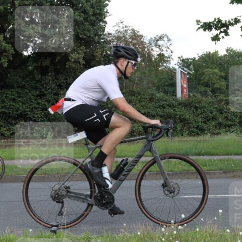 10.08.2025 - GEWOBA Citytriathlon Bremen Yannick Fuchs http://msf.ph/oto/8569236 10.08.2025 13:12:50 Radfahren 575, 582, 895, 902, 1028, 1035 meine-sportfotos.de