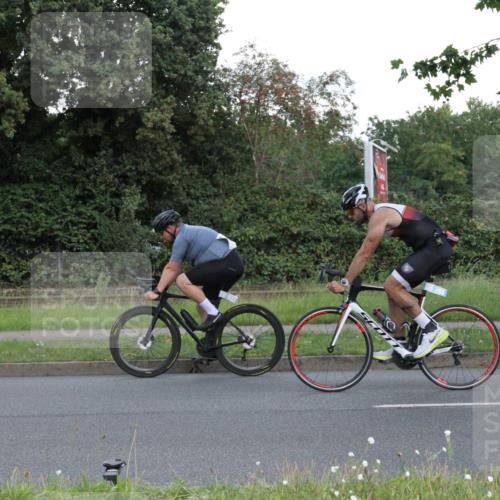 10.08.2025 - GEWOBA Citytriathlon Bremen Yannick Fuchs http://msf.ph/oto/8569238 10.08.2025 13:12:53 Radfahren 575, 582, 895, 1028, 1035 meine-sportfotos.de