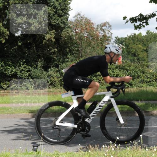 10.08.2025 - GEWOBA Citytriathlon Bremen Yannick Fuchs http://msf.ph/oto/8569258 10.08.2025 13:13:45 Radfahren 742, 781, 784, 790, 982, 1015, 1033 meine-sportfotos.de