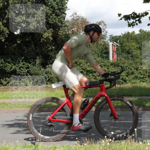 10.08.2025 - GEWOBA Citytriathlon Bremen Yannick Fuchs http://msf.ph/oto/8569266 10.08.2025 13:14:18 Radfahren 555, 764, 766, 783, 1019 meine-sportfotos.de
