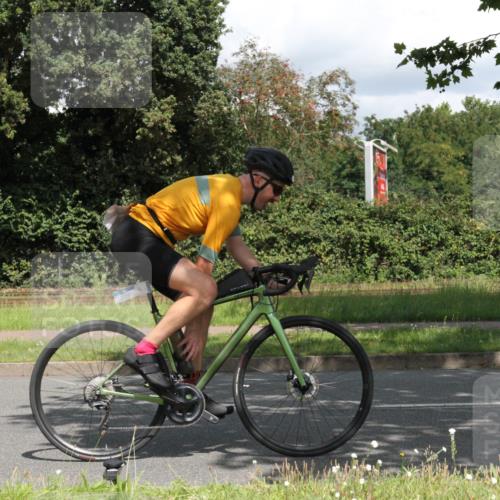 10.08.2025 - GEWOBA Citytriathlon Bremen Yannick Fuchs http://msf.ph/oto/8569267 10.08.2025 13:14:18 Radfahren 555, 764, 766, 783, 1019 meine-sportfotos.de