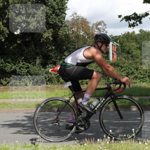 10.08.2025 - GEWOBA Citytriathlon Bremen Yannick Fuchs http://msf.ph/oto/8569268 10.08.2025 13:14:22 Radfahren 555, 764, 766, 1019 meine-sportfotos.de