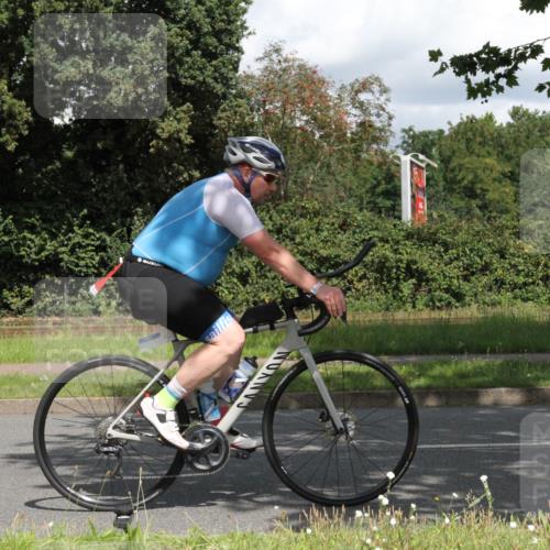 10.08.2025 - GEWOBA Citytriathlon Bremen Yannick Fuchs http://msf.ph/oto/8569271 10.08.2025 13:14:45 Radfahren 772, 877 meine-sportfotos.de