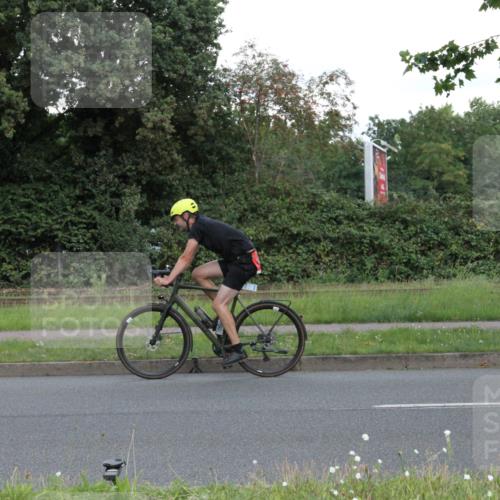 10.08.2025 - GEWOBA Citytriathlon Bremen Yannick Fuchs http://msf.ph/oto/8569283 10.08.2025 13:15:19 Radfahren 736, 749, 758, 765, 826, 940, 969 meine-sportfotos.de