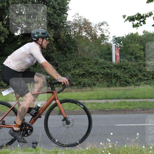 10.08.2025 - GEWOBA Citytriathlon Bremen Yannick Fuchs http://msf.ph/oto/8569289 10.08.2025 13:15:29 Radfahren 636, 736, 749, 758, 843, 940, 969, 1025 meine-sportfotos.de