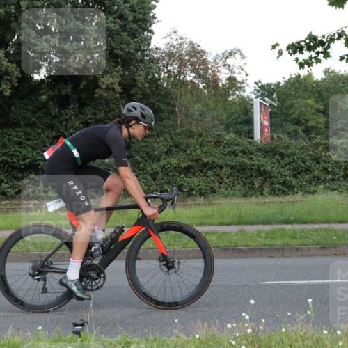 10.08.2025 - GEWOBA Citytriathlon Bremen Yannick Fuchs http://msf.ph/oto/8569291 10.08.2025 13:15:30 Radfahren 636, 736, 749, 758, 843, 940, 969, 1025 meine-sportfotos.de