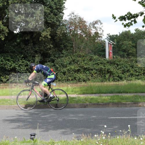 10.08.2025 - GEWOBA Citytriathlon Bremen Yannick Fuchs http://msf.ph/oto/8569298 10.08.2025 13:16:07 Radfahren 591, 632, 900 meine-sportfotos.de