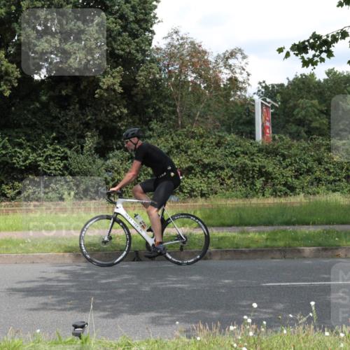 10.08.2025 - GEWOBA Citytriathlon Bremen Yannick Fuchs http://msf.ph/oto/8569299 10.08.2025 13:16:08 Radfahren 591, 632, 900 meine-sportfotos.de