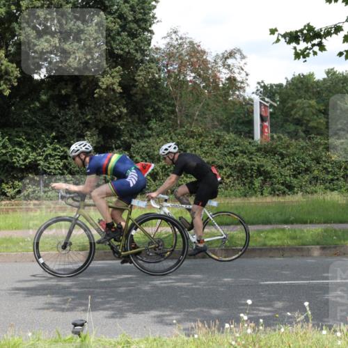 10.08.2025 - GEWOBA Citytriathlon Bremen Yannick Fuchs http://msf.ph/oto/8569300 10.08.2025 13:16:13 Radfahren 591, 632, 892 meine-sportfotos.de